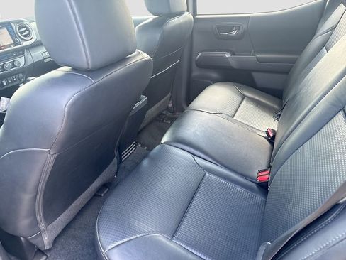 Used 2019 Toyota Tacoma TRD Off-Road w/ TRD Premium Off Road Package image 26