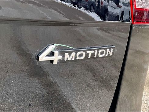 Used 2024 Volkswagen Tiguan SEL R-Line image 26