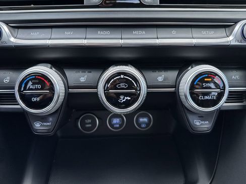 Used 2022 Genesis G70 2.0T image 19