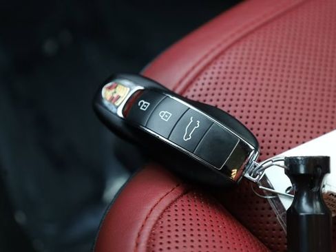 Used 2020 Porsche Macan S image 26