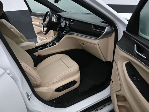 Used 2024 Jeep Grand Cherokee L Limited w/ Luxury Tech Group II image 18