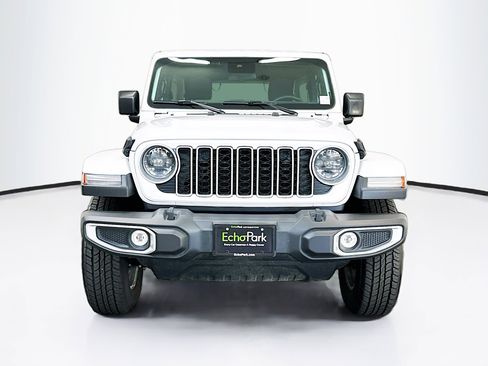 Used 2025 Jeep Wrangler Sahara image 2