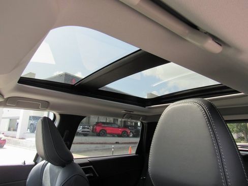 New 2025 Mitsubishi Outlander SE image 15