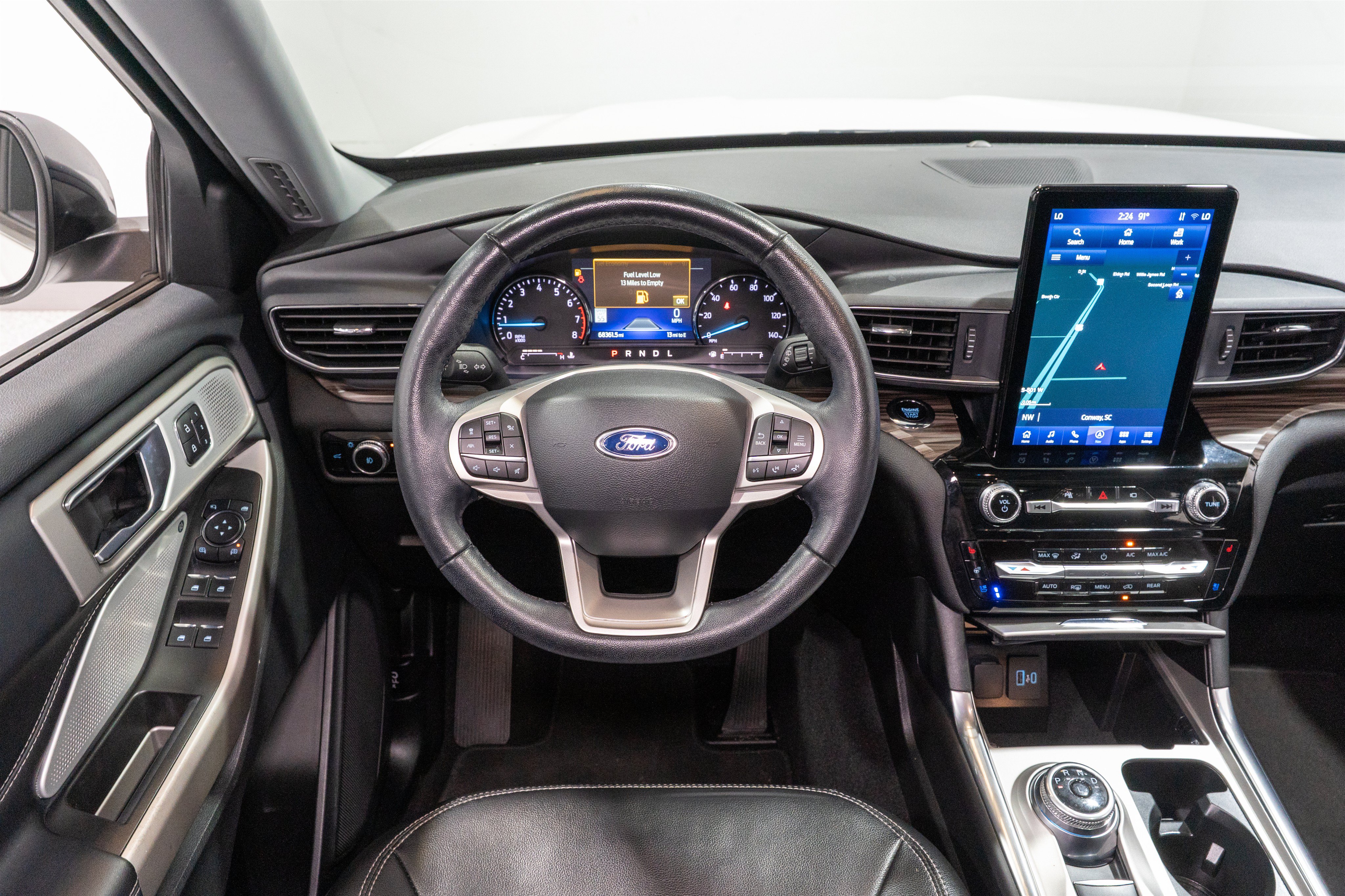 Used 2023 Ford Explorer Limited w/ Limited Technology Package RWD image 11
