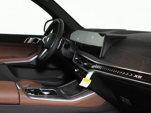 Used 2026 BMW X5 xDrive40i w/ M Sport Package image 34