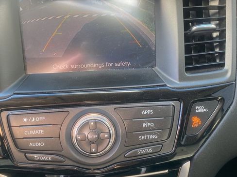 Used 2018 Nissan Pathfinder S image 12