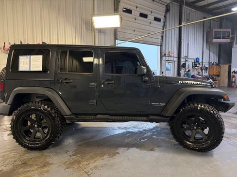 Used 2018 Jeep Wrangler Unlimited Rubicon w/ Cold Weather Group AWD/4WD image 11