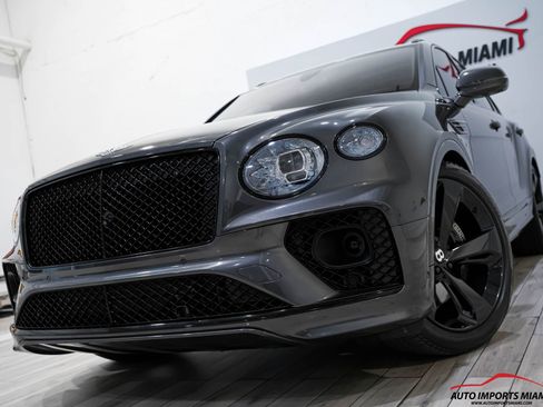 Used 2021 Bentley Bentayga image 2