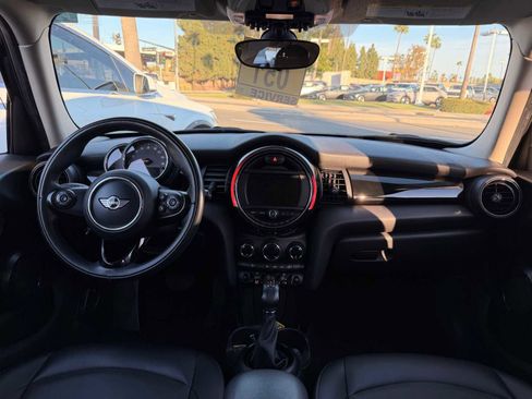 Used 2017 MINI Cooper 4-Door Hardtop image 19