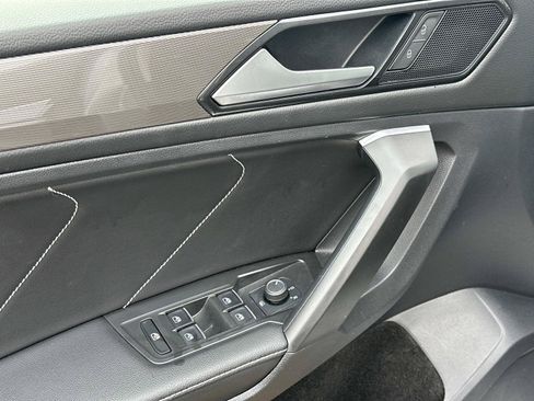 Used 2023 Volkswagen Tiguan SE AWD/4WD image 15