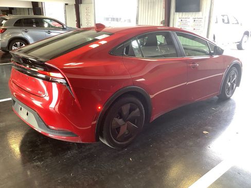 Used 2024 Toyota Prius LE image 3