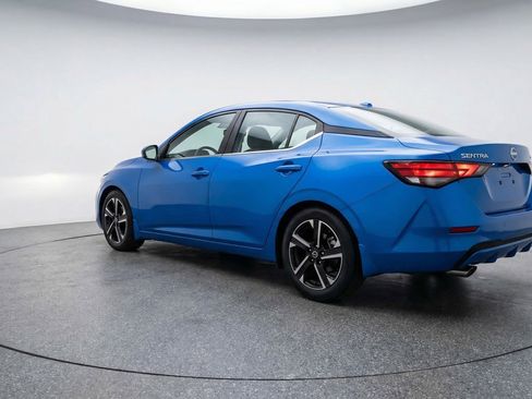 Used 2025 Nissan Sentra SV image 6