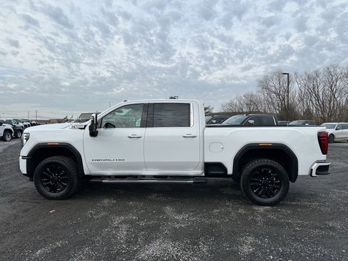 Used 2024 GMC Sierra 2500 Denali image 9