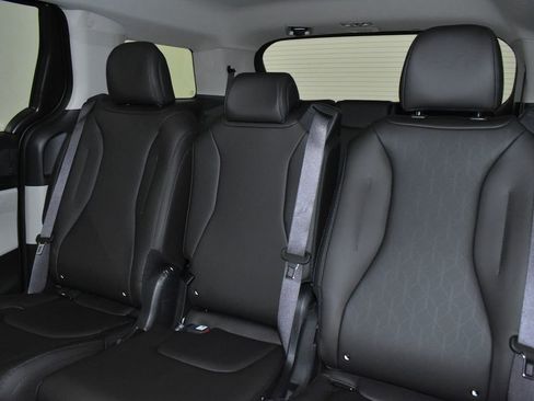 Certified 2024 Kia Carnival LX image 23