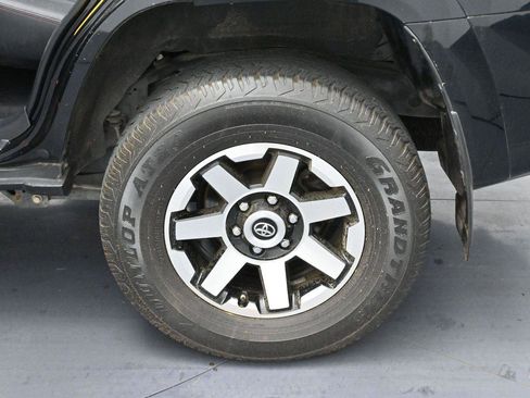 Used 2021 Toyota 4Runner TRD Off-Road Premium AWD/4WD image 38