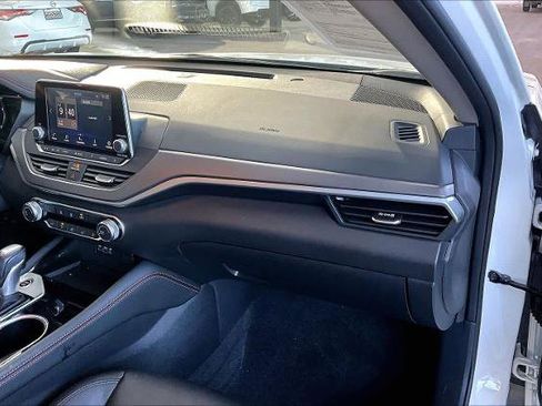 Certified 2025 Nissan Altima 2.5 SR image 17