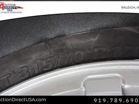 Used 2003 HUMMER H2 w/ Preferred Equipment Group image 40