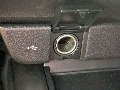 Used 2022 Toyota Camry SE FWD image 21