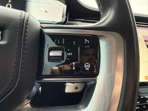 Used 2023 Land Rover Range Rover SE image 21