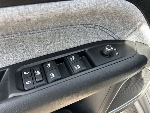 Used 2022 Jeep Compass Latitude FWD image 30