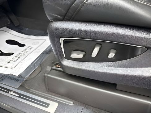 Used 2015 Cadillac Escalade Luxury image 31