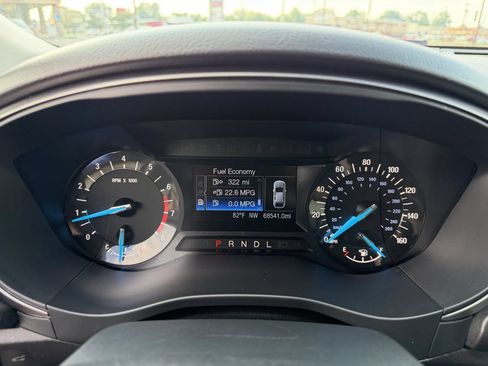 Used 2017 Ford Fusion SE FWD image 23