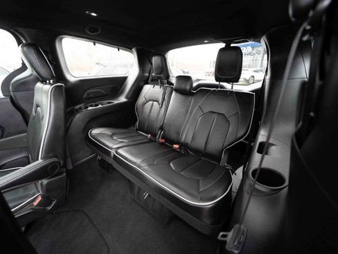 Used 2025 Chrysler Pacifica Limited FWD image 24