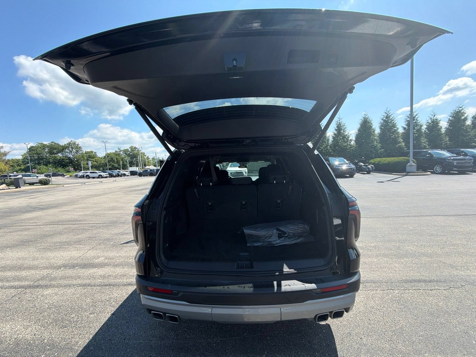 Used 2025 Chevrolet Traverse LT w/ LPO, Floor Liner Package FWD image 26