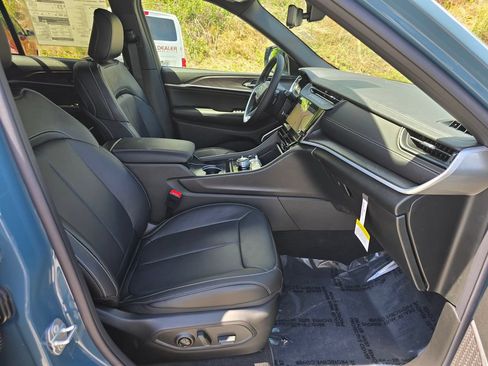 Used 2026 Jeep Grand Cherokee Limited AWD/4WD image 29