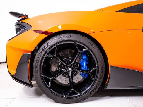 Used 2020 McLaren 600LT Spider RWD image 20