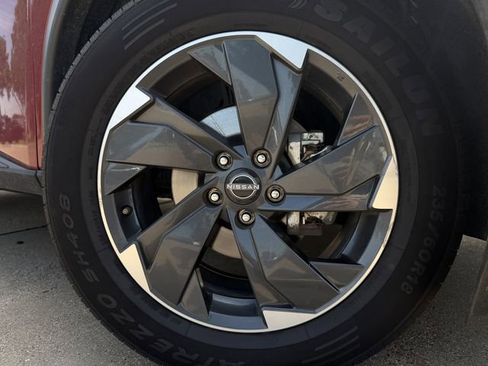 Used 2025 Nissan Rogue SV AWD/4WD image 9