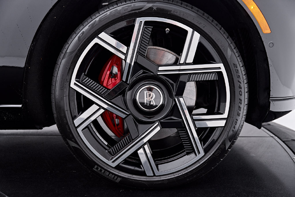Used 2025 Rolls-Royce Cullinan Black Badge AWD/4WD image 29