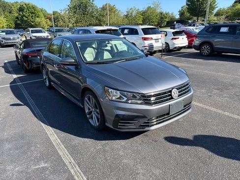 Used 2017 Volkswagen Passat 1.8T R-Line FWD image 11