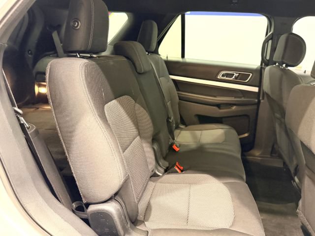 Used 2017 Ford Explorer XLT w/ Equipment Group 201A AWD/4WD image 27