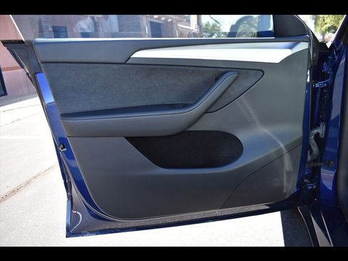 Used 2023 Tesla Model Y Performance image 19