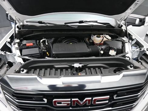 Used 2024 GMC Sierra 1500 AT4 w/ Technology Package AWD/4WD image 14