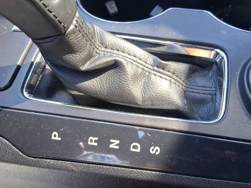 Used 2017 Ford Explorer Limited w/ Equipment Group 301A FWD image 13