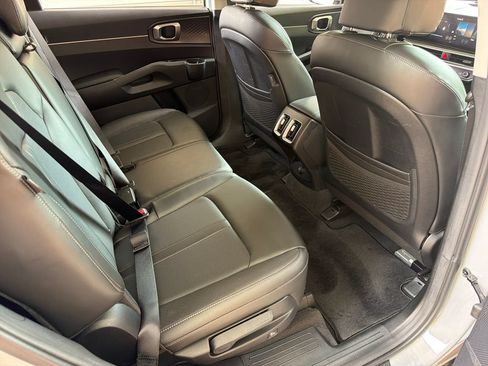 Used 2024 Kia Sorento S w/ Panoramic Sunroof Package FWD image 31