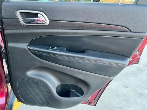 Used 2018 Jeep Grand Cherokee Laredo image 26