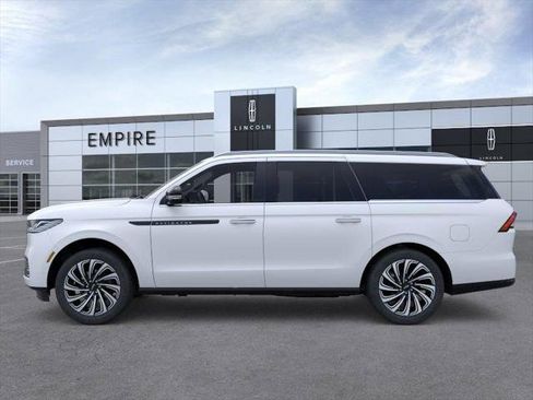 New 2026 Lincoln Navigator L Black Label AWD/4WD image 3