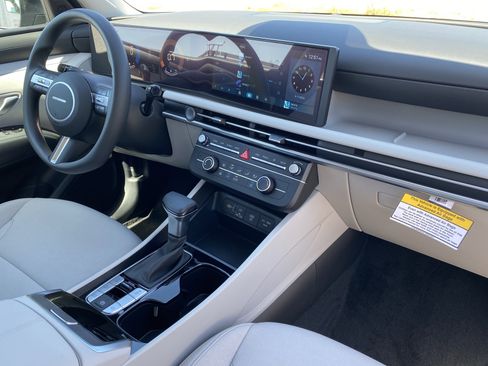 Certified 2026 Hyundai Tucson SE image 12