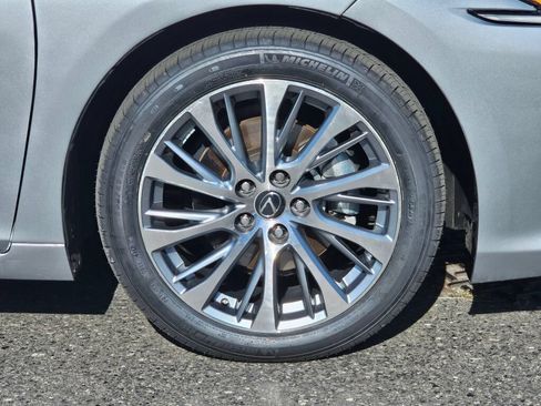Used 2025 Lexus ES 300h w/ Premium Package FWD image 9
