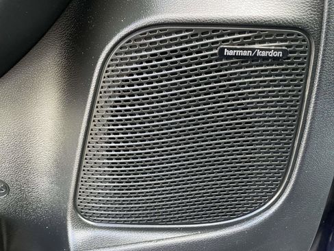 Used 2018 Chrysler Pacifica Touring-L Plus w/ Advanced Safetytec Group FWD image 21