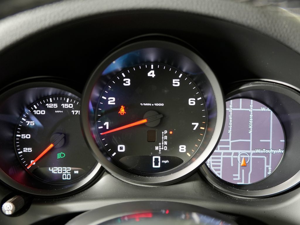 Certified 2021 Porsche Macan AWD/4WD image 25