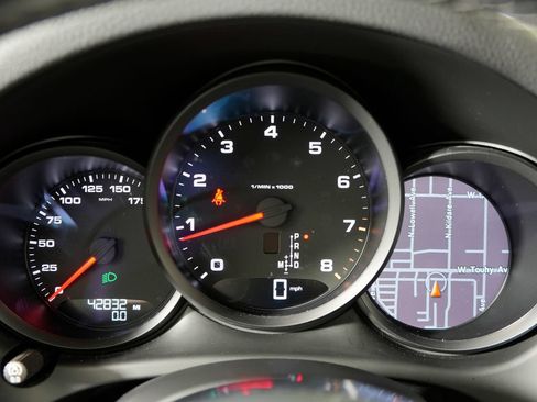 Certified 2021 Porsche Macan AWD/4WD image 25