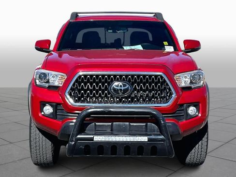Used 2018 Toyota Tacoma TRD Off-Road w/ Technology Package image 4