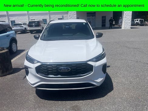 Used 2023 Ford Escape ST-Line w/ Tech Pack #1 AWD/4WD image 2