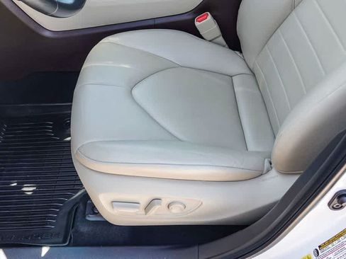 Used 2022 Toyota Highlander XLE FWD image 20