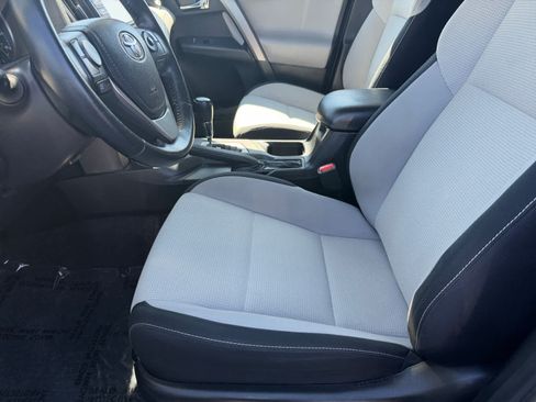 Used 2018 Toyota RAV4 XLE AWD/4WD image 7