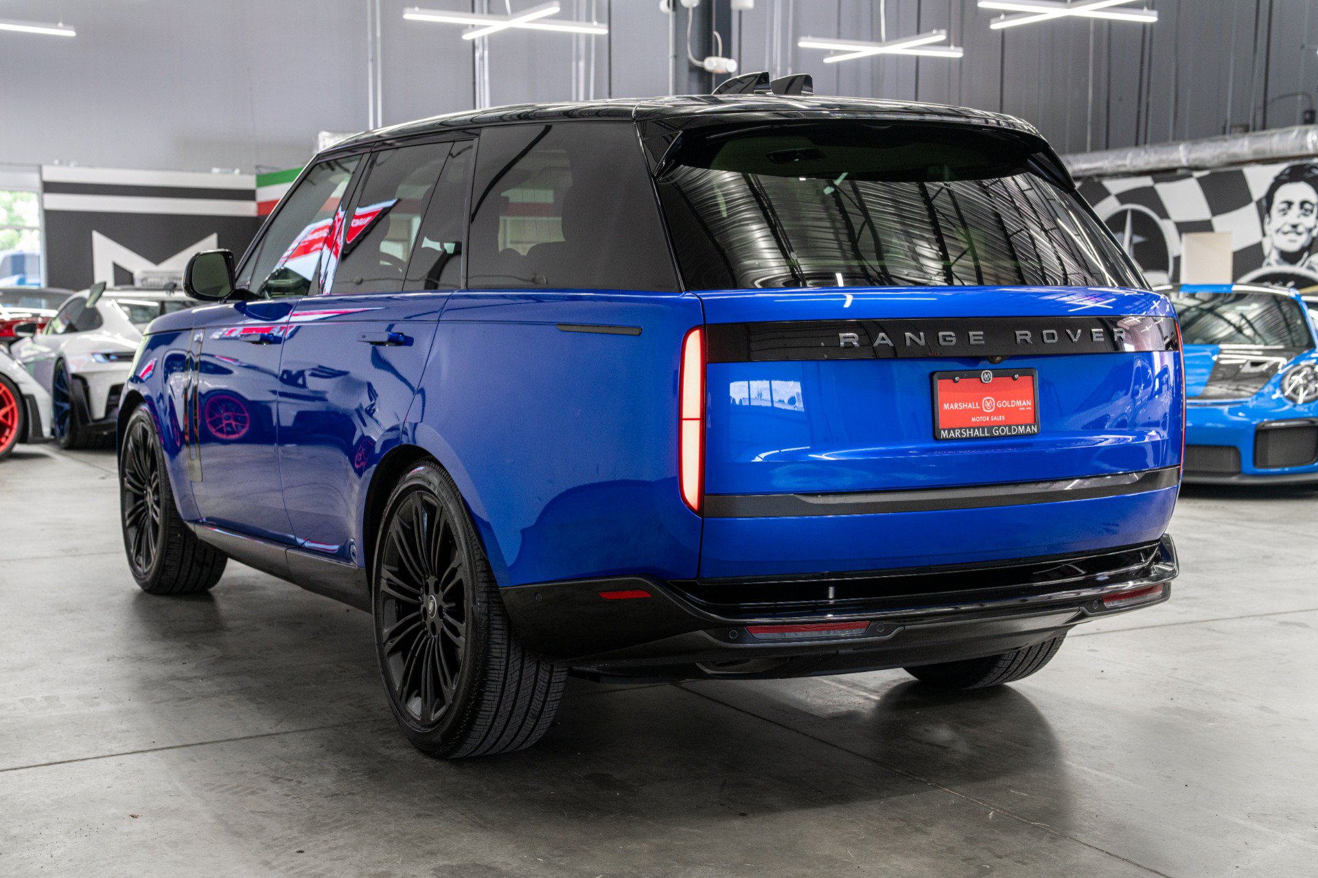 Used 2025 Land Rover Range Rover SE AWD/4WD image 6